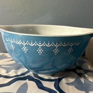 Vintage Pyrex Cinderella Blue Mixing Bowl